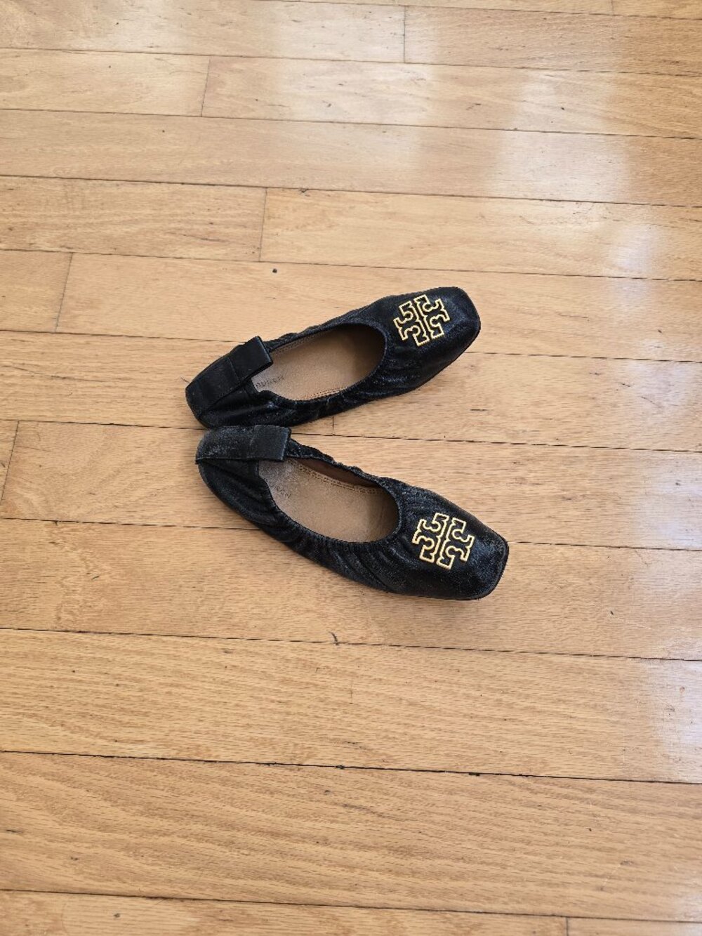 Tory Burch Georgia Black Leather Gold Logo Square Toe Scrunch Ballet Flats WMS 5